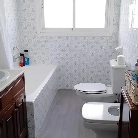 Homestay Privada Centro Cerca De La Estacion De Tren Maria Zambrano Y Del Centro Historico Y De La Playa *