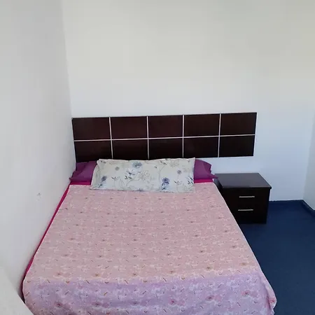 Homestay Privada Centro Cerca De La Estacion De Tren Maria Zambrano Y Del Centro Historico Y De La Playa