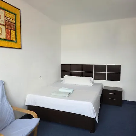 Homestay Privada Centro Cerca De La Estacion De Tren Maria Zambrano Y Del Centro Historico Y De La Playa